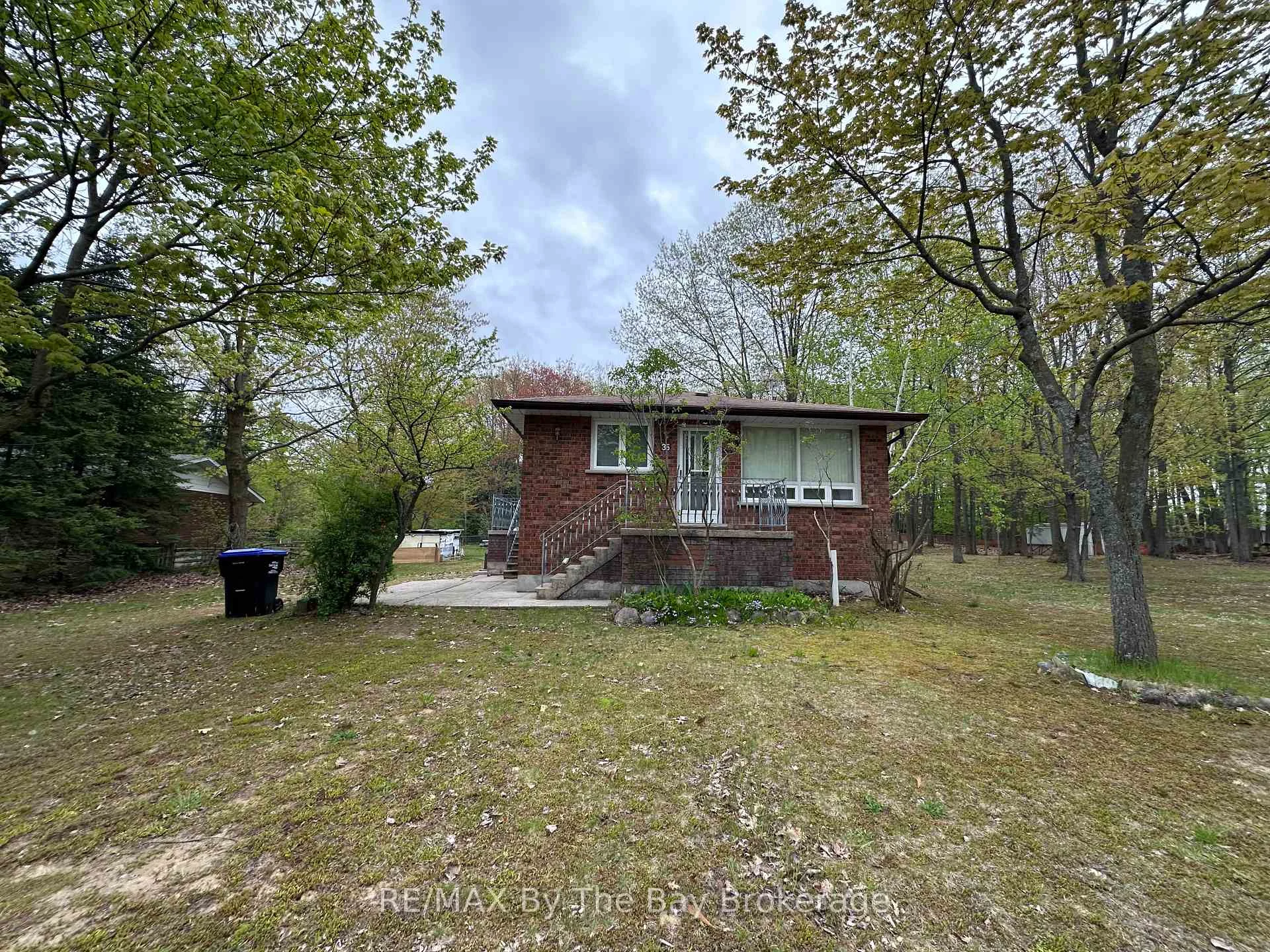 35 Frederick Drive, Wasaga Beach, ON L9Z 1P9