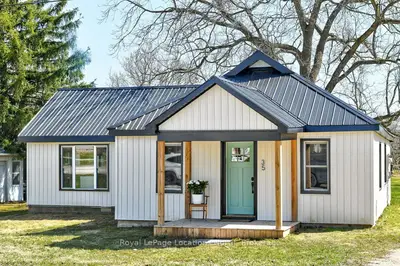 Detached in Clearview