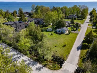 Detached in Wasaga Beach