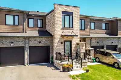 Att/Row/Townhouse in Barrie