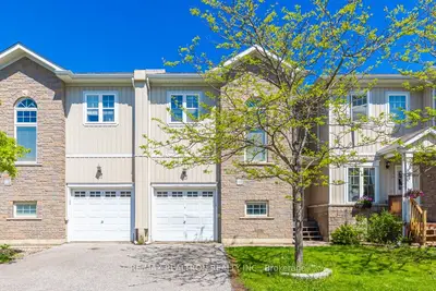 Att/Row/Townhouse in Orillia
