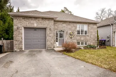 Detached in Clearview