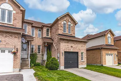 Att/Row/Townhouse in Barrie