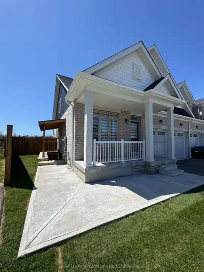 Att/Row/Townhouse in Wasaga Beach