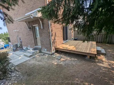 Att/Row/Townhouse in Barrie