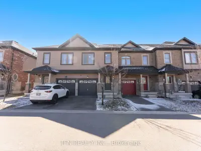 Att/Row/Townhouse in Barrie