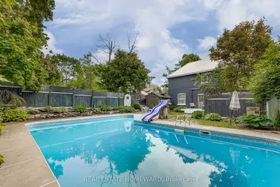 Detached in Orillia