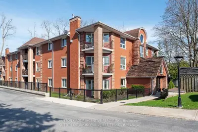 Condo Apartment in Barrie