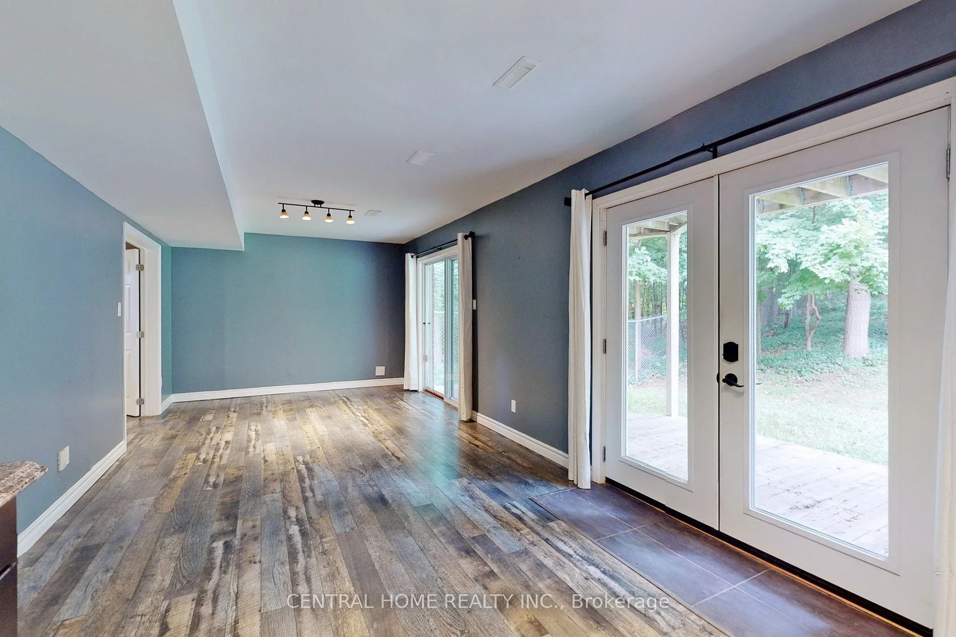 33 Florence Park Road BSMT, Barrie, ON L4N 6Y9