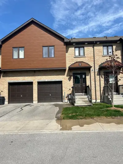 Condo Townhouse in Barrie