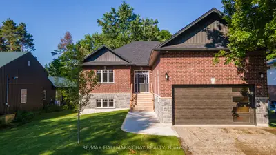 Detached in Springwater