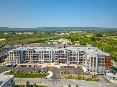 Condo Apartment in Collingwood