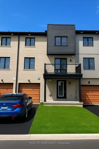 Att/Row/Townhouse in Barrie