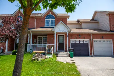 Att/Row/Townhouse in Barrie