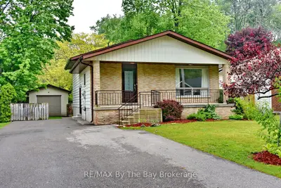 Detached in Wasaga Beach