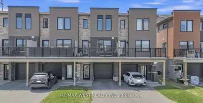 Att/Row/Townhouse in Barrie