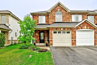 Att/Row/Townhouse in Barrie