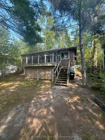 Detached in Wasaga Beach