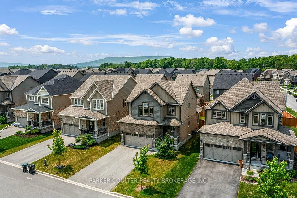 6 Bassett Street, Collingwood, On L9y 3b7