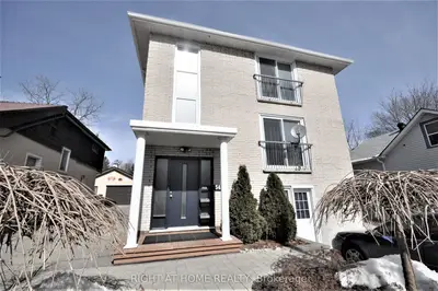 Triplex in Barrie