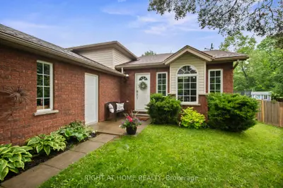 Detached in Clearview