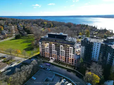 Condo Apartment in Barrie