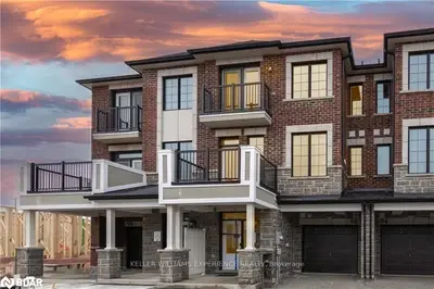 Att/Row/Townhouse in Barrie