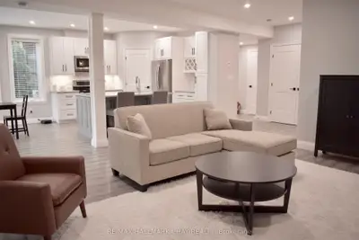 Detached in Wasaga Beach