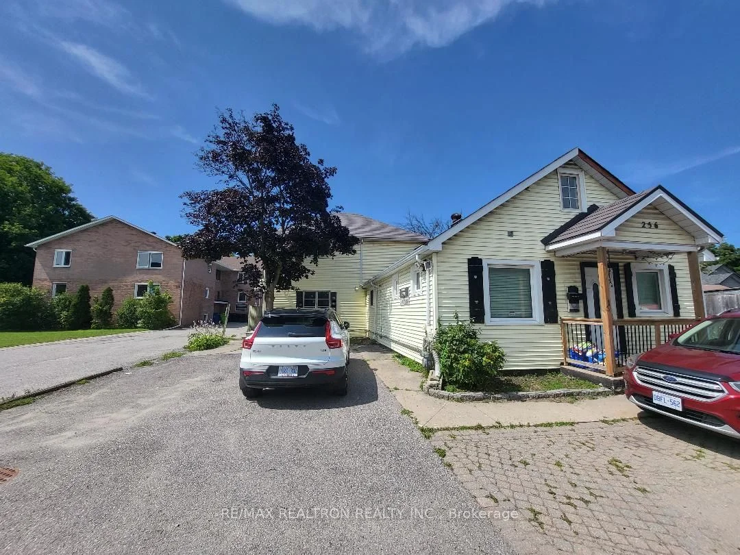 Triplex in Barrie