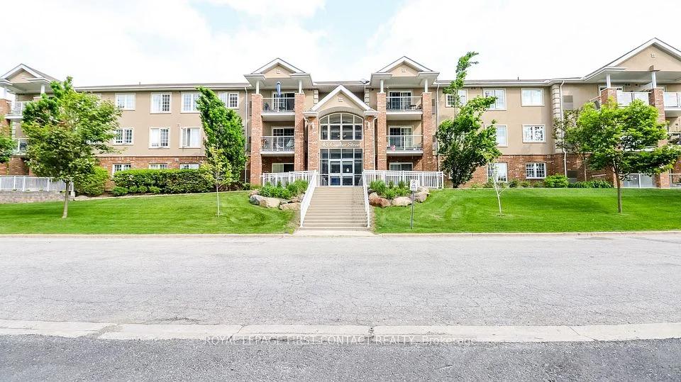 43 Coulter Street 19, Barrie, ON L4N 6L9