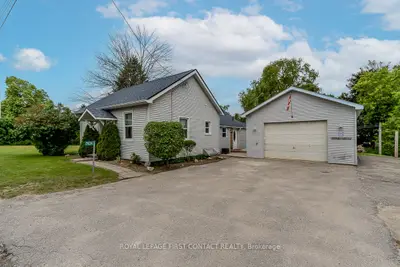 Detached in Clearview