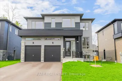 Detached in Wasaga Beach