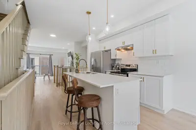 Condo Townhouse in Collingwood