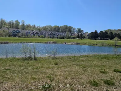 Att/Row/Townhouse in Wasaga Beach