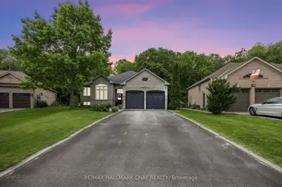 Detached in Wasaga Beach