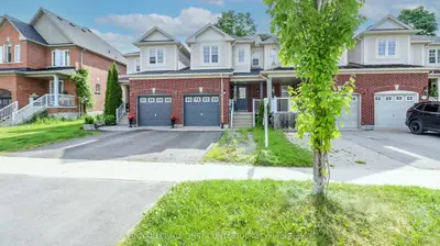 Att/Row/Townhouse in Barrie
