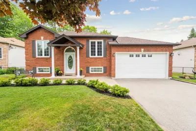 Detached in Wasaga Beach