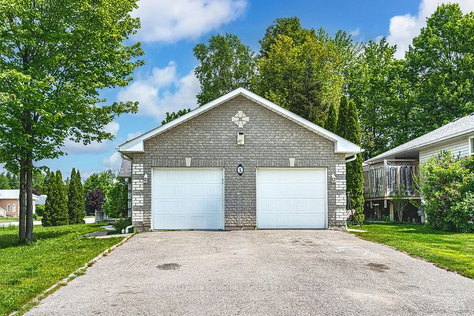 1 Kenwell Court Upper, Wasaga Beach, ON L0L 2P0