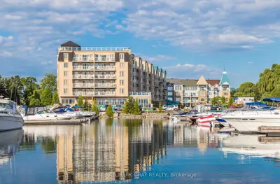 Condo Apartment in Collingwood