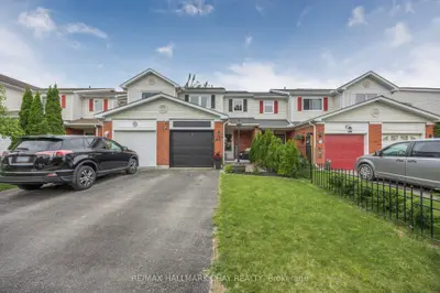 Att/Row/Townhouse in Barrie