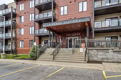 Condo Apartment in Barrie