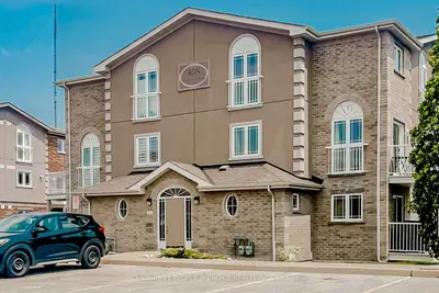Condo Townhouse in Barrie