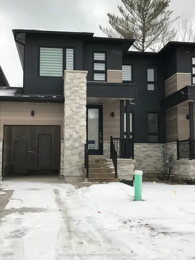 Att/Row/Townhouse in Wasaga Beach