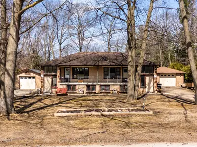 Detached in Wasaga Beach