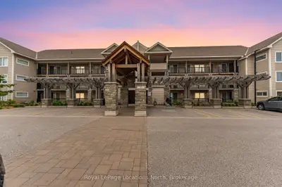 Condo Townhouse in Collingwood