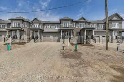 Att/Row/Townhouse in Wasaga Beach