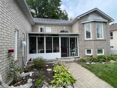 Detached in Wasaga Beach