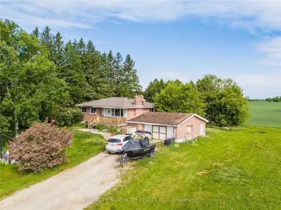 Detached in Clearview