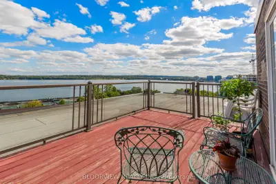 Condo Apartment in Barrie