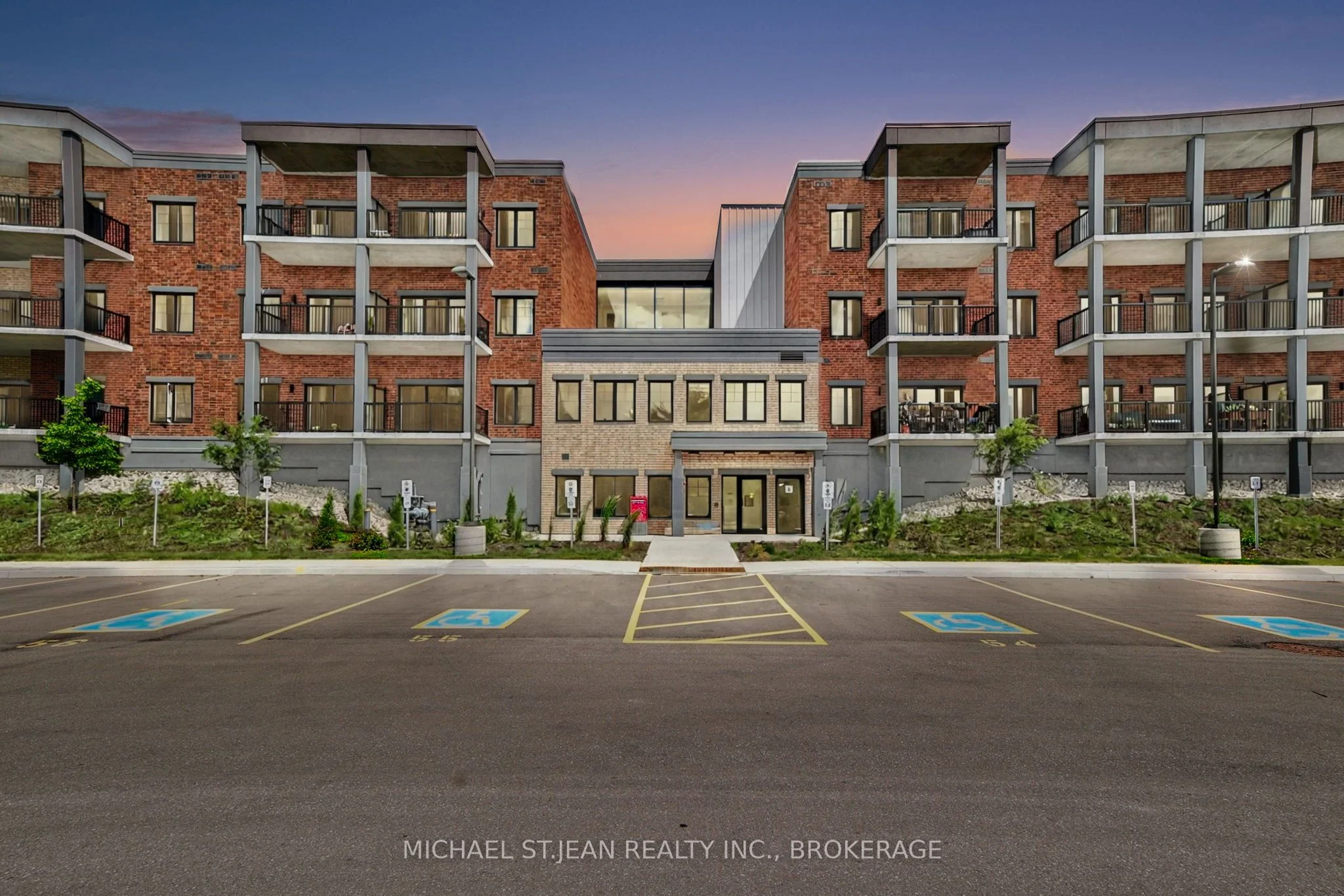 121 Mary Street 402, Clearview, ON L0M 1G0
